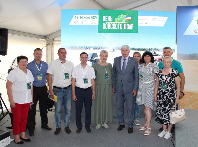 Делегация Белокалитвинского района, возглавляемая главой Администрации Белокалитвинского района О.А.Мельниковой, приняла участие в мероприятиях выставки-демонстрации достижений агробизнеса «День Донского поля -2024» в Зерноградском районе