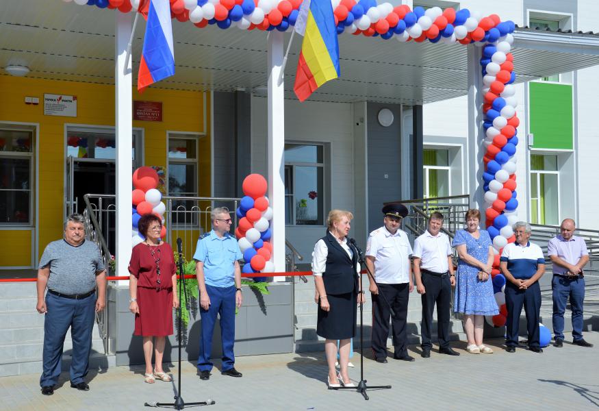 В День знаний обновленная школа № 11 поселка Горняцкого распахнула свои двери для учеников