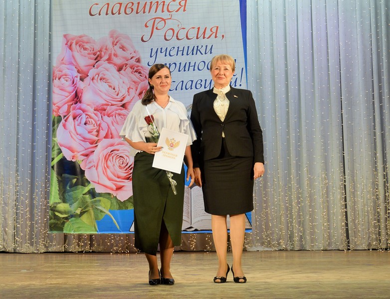 Глава Администрации района Ольга Мельникова поздравила педагогов с Международным днем учителя 